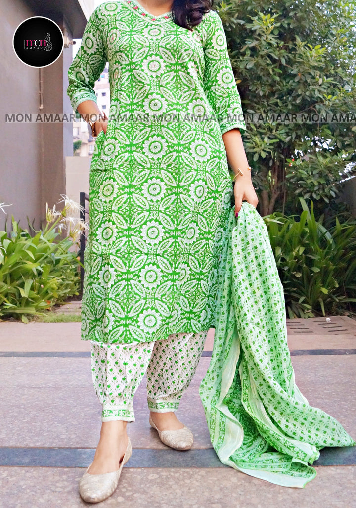 Adorable Green Cute Pockets Cotton Kurti Set
