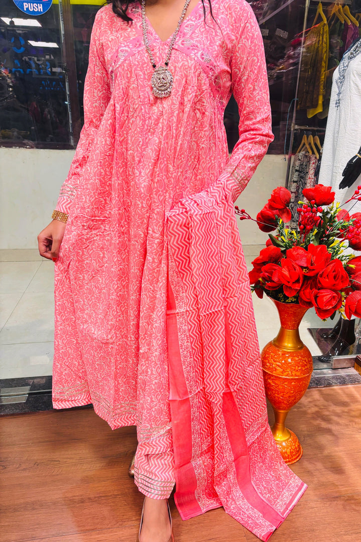 Woman Of Value. Trendy Kurti Set