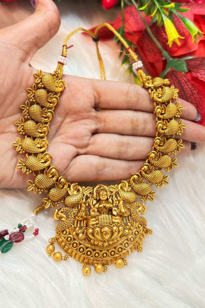 Temple Jewellery Simple Ornaments For Saree South Indian