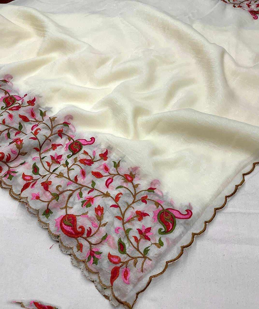 Petals Of Purity Crush Georgette Silk Saree