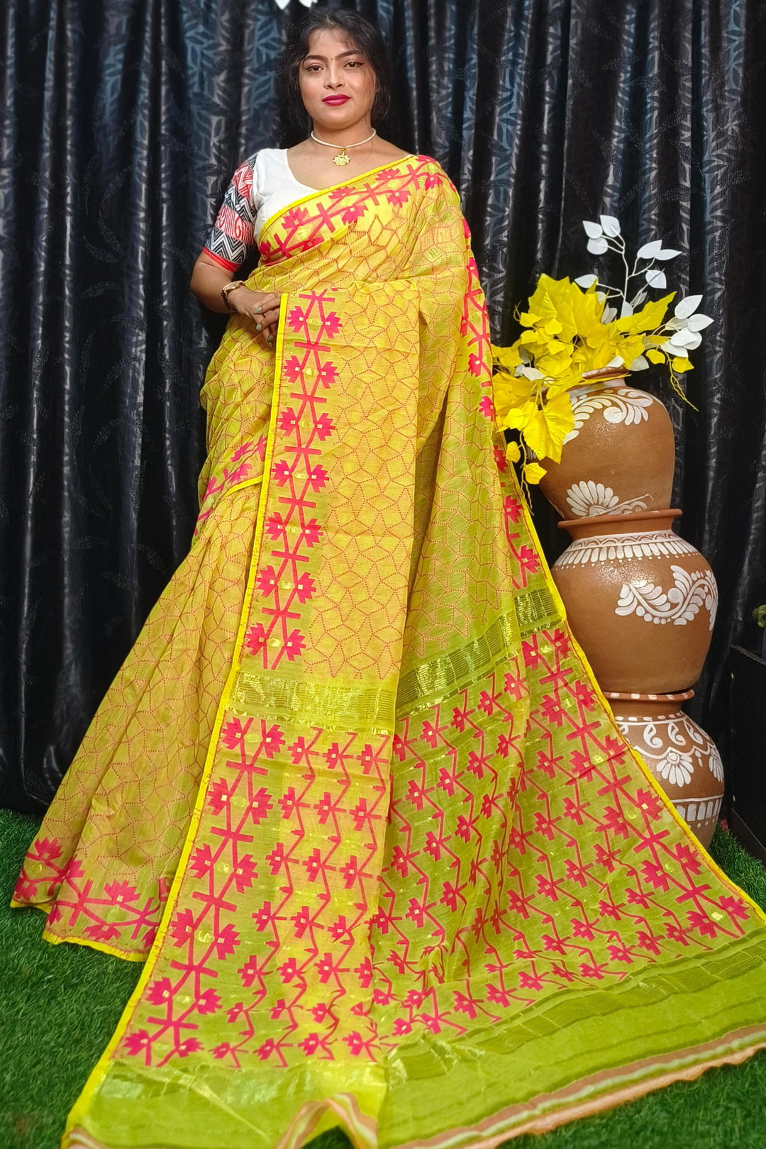 Nokshi Tara Dhakai Jamdani Saree