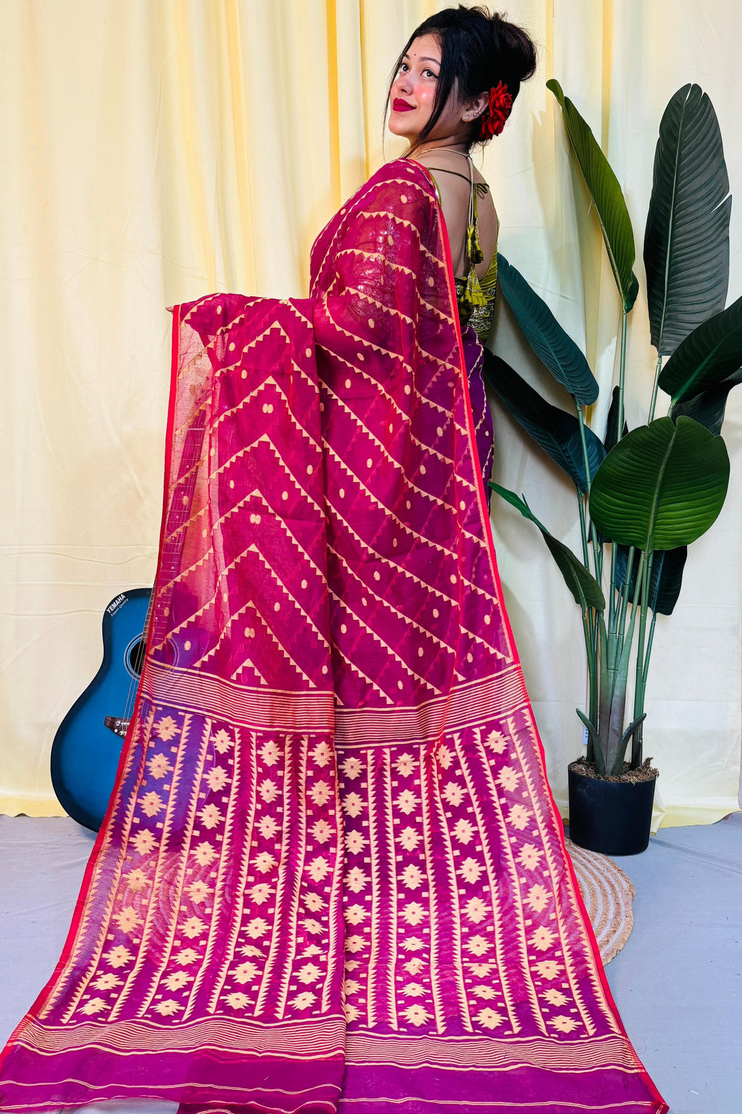 Jolchhobi Dhakai Jamdani Saree
