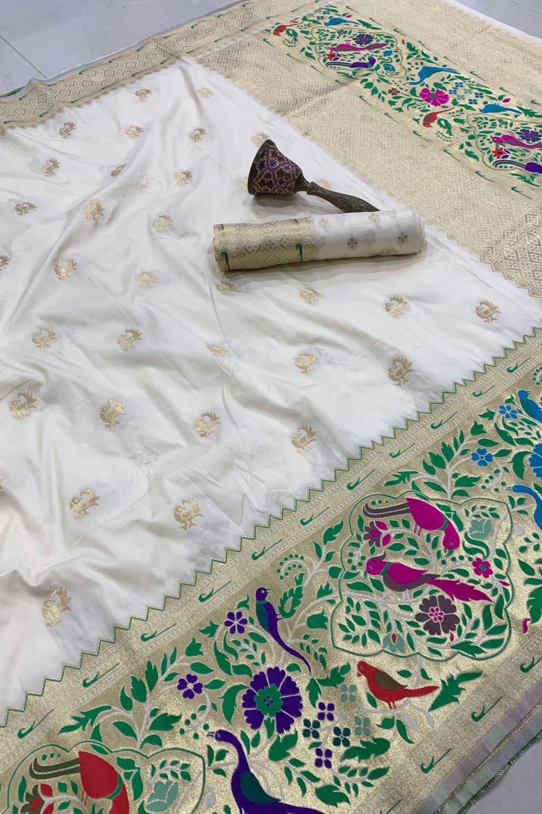 Gulnaar Kanchivaram Paithani White Silk Saree