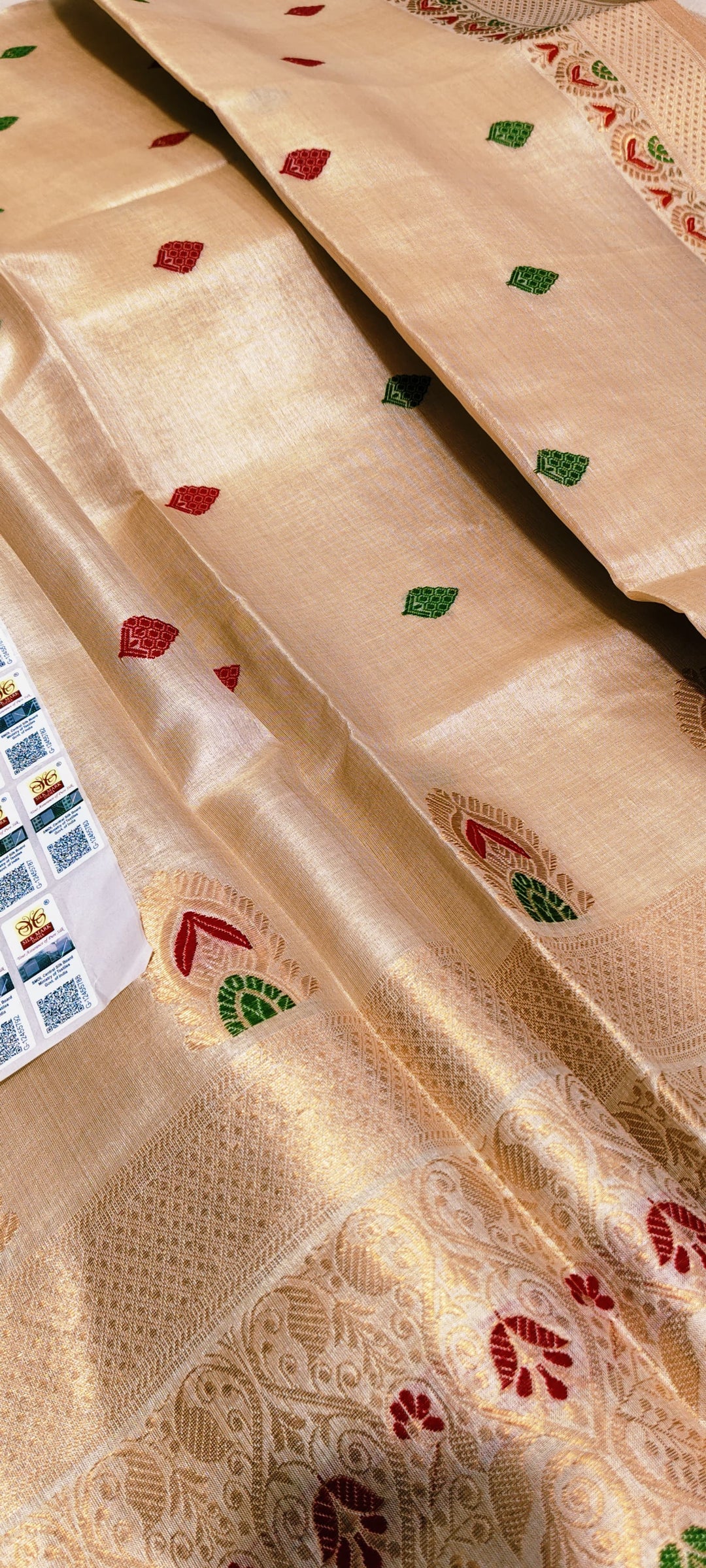 Laal Paharir Deshe Gachi Tussar Jamdani Saree