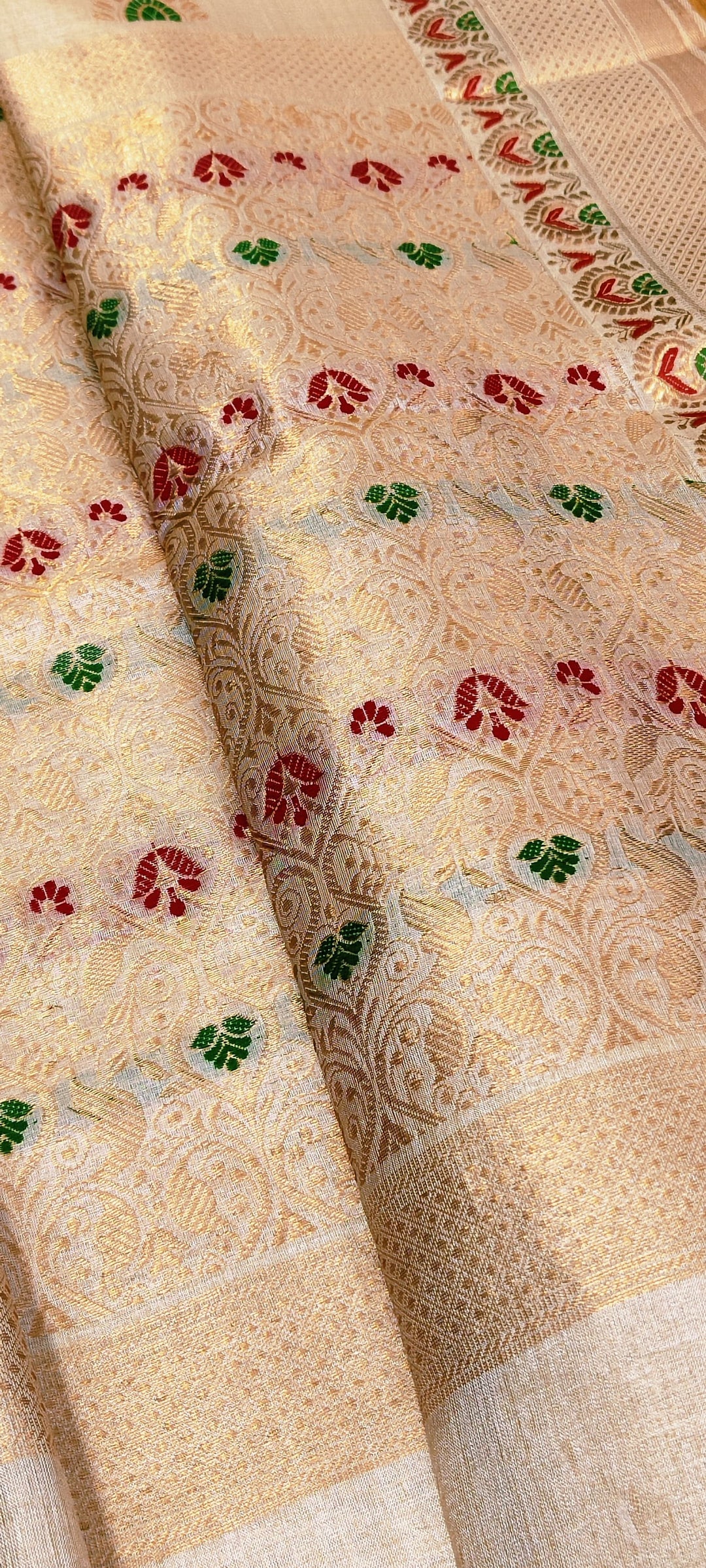 Laal Paharir Deshe Gachi Tussar Jamdani Saree