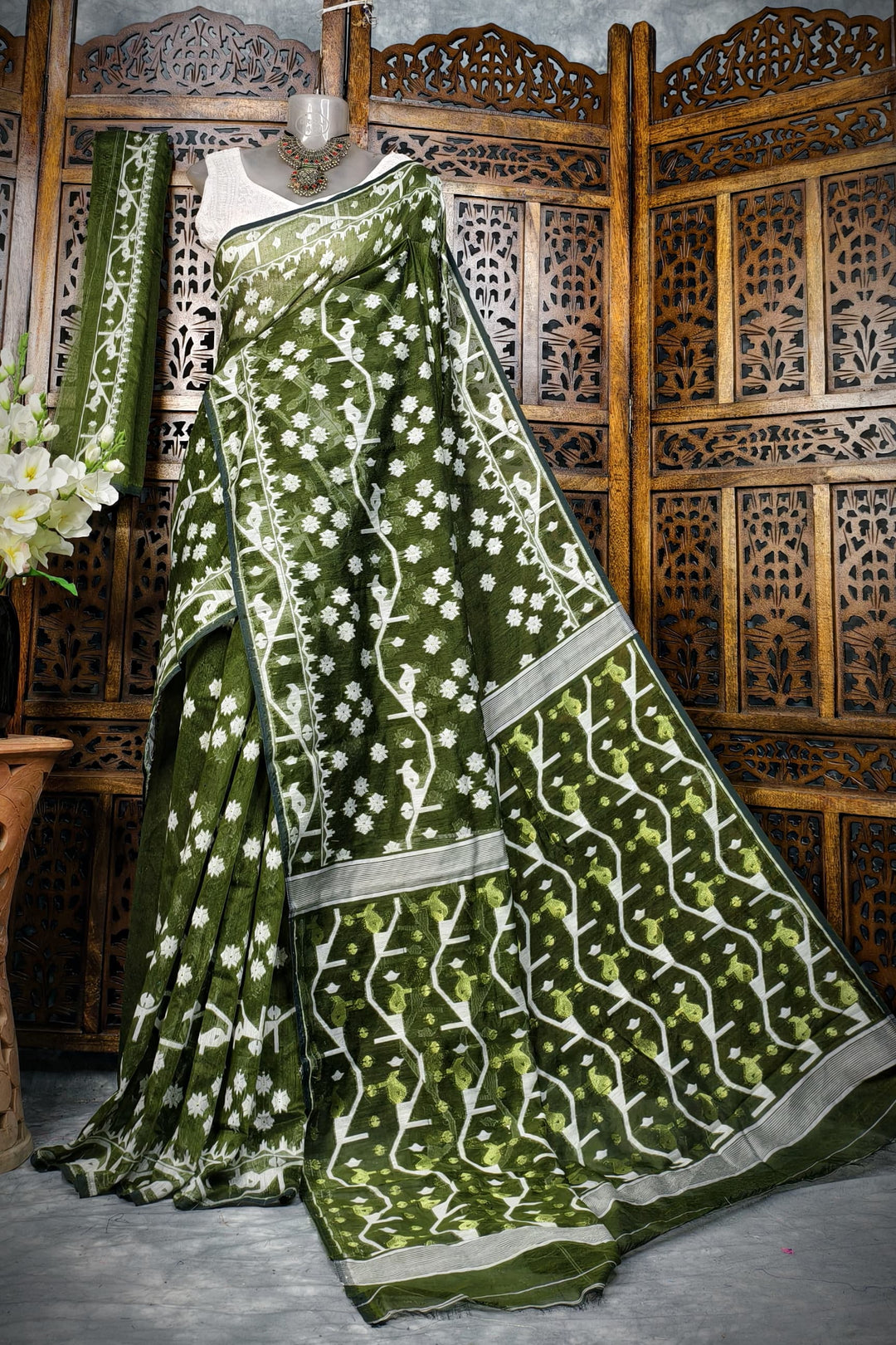 Kagojer Nouka Dhakai Jamdani Saree