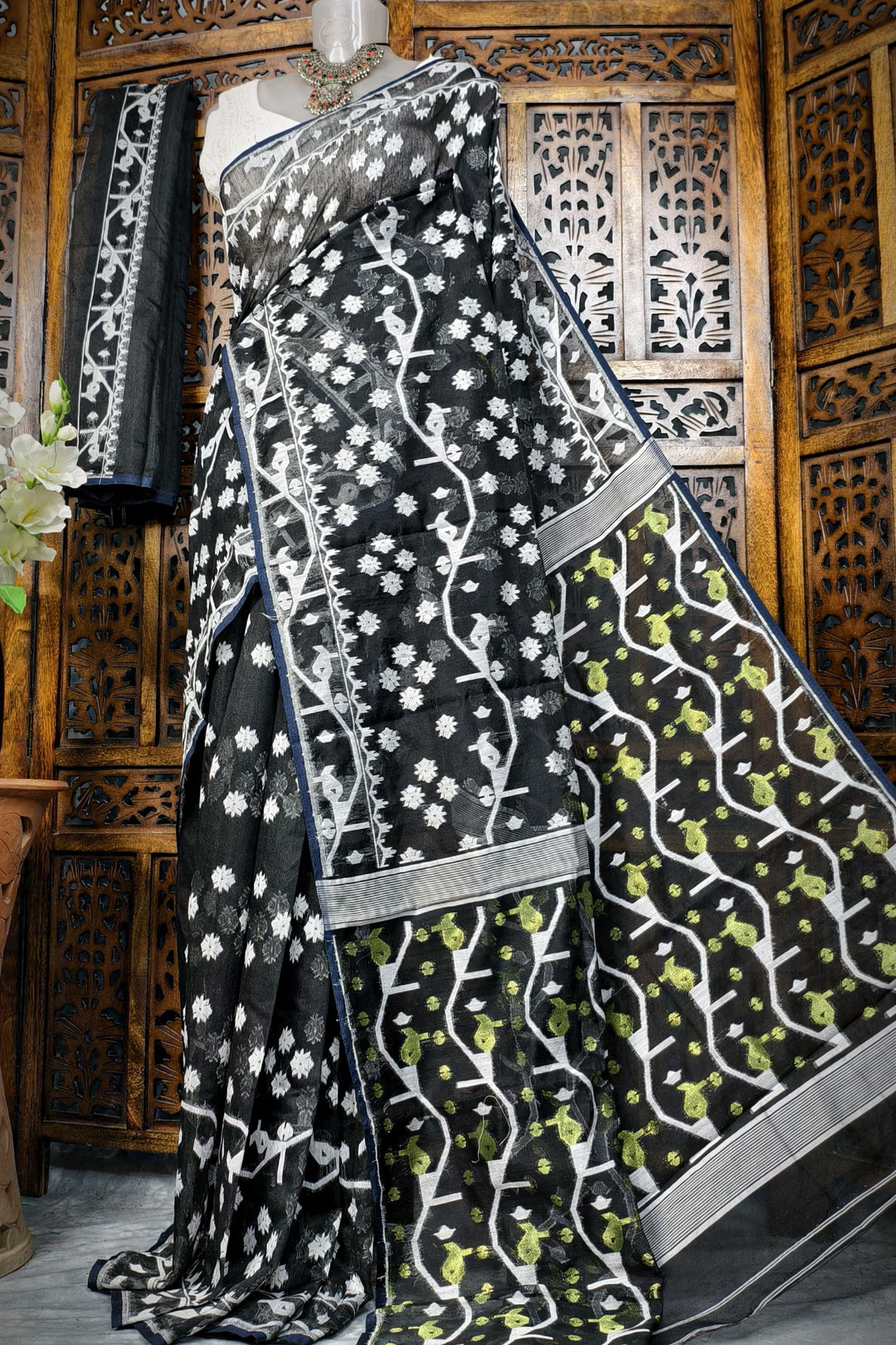 Kagojer Nouka Dhakai Jamdani Saree