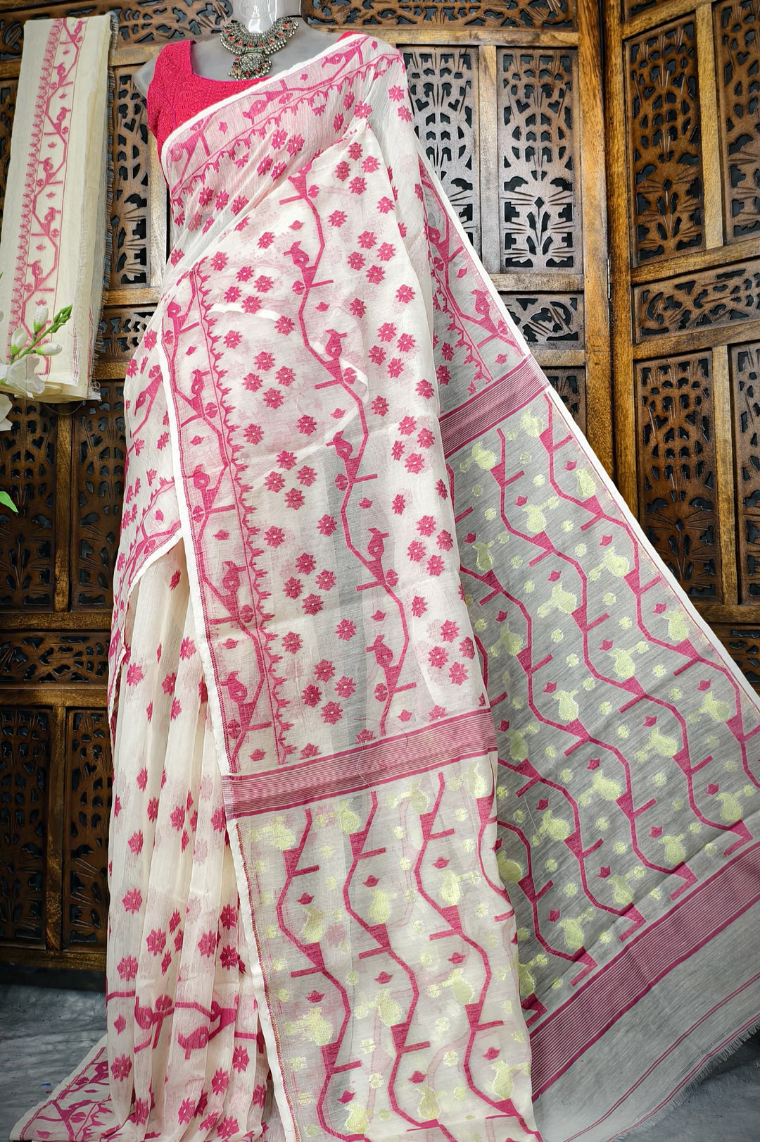 Kagojer Nouka Dhakai Jamdani Saree