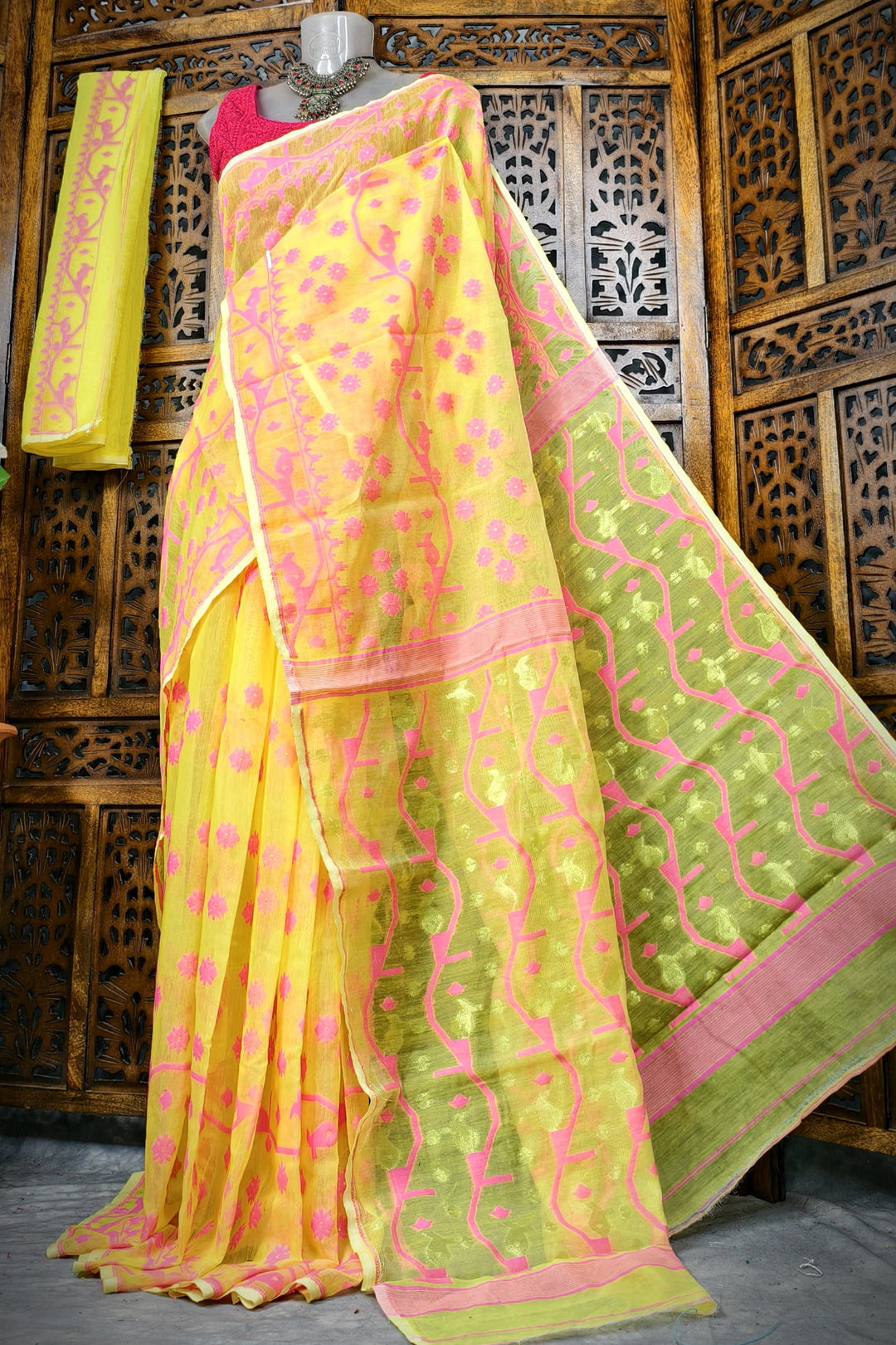 Kagojer Nouka Dhakai Jamdani Saree