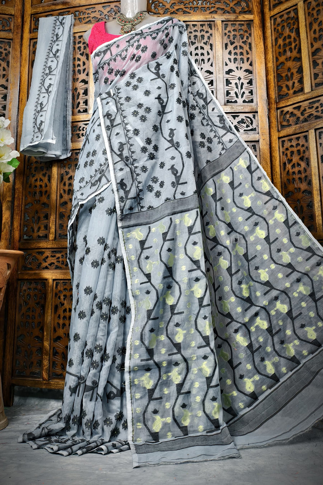 Kagojer Nouka Dhakai Jamdani Saree