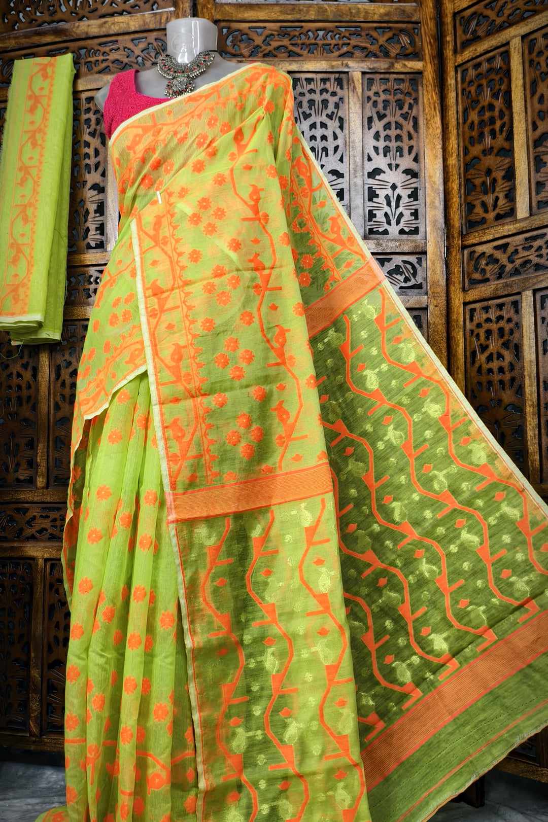 Kagojer Nouka Dhakai Jamdani Saree