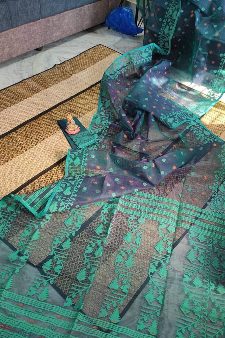 Ektu Bikel Karat Dhakai Jamdani Saree