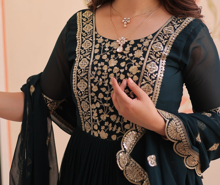 Illume Essence Fancy Silk Gown Set