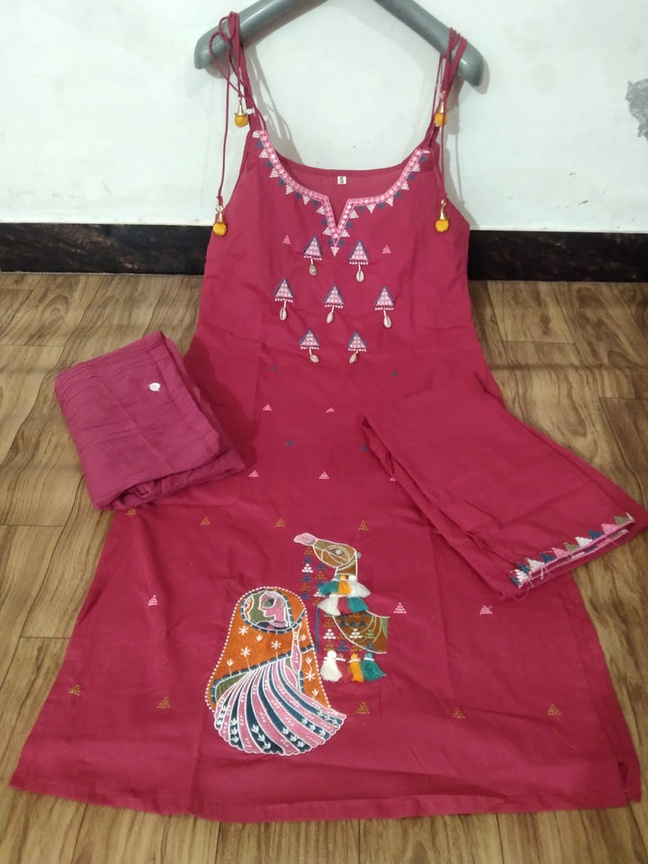 The Queen’s Reign Cotton Kurti Set