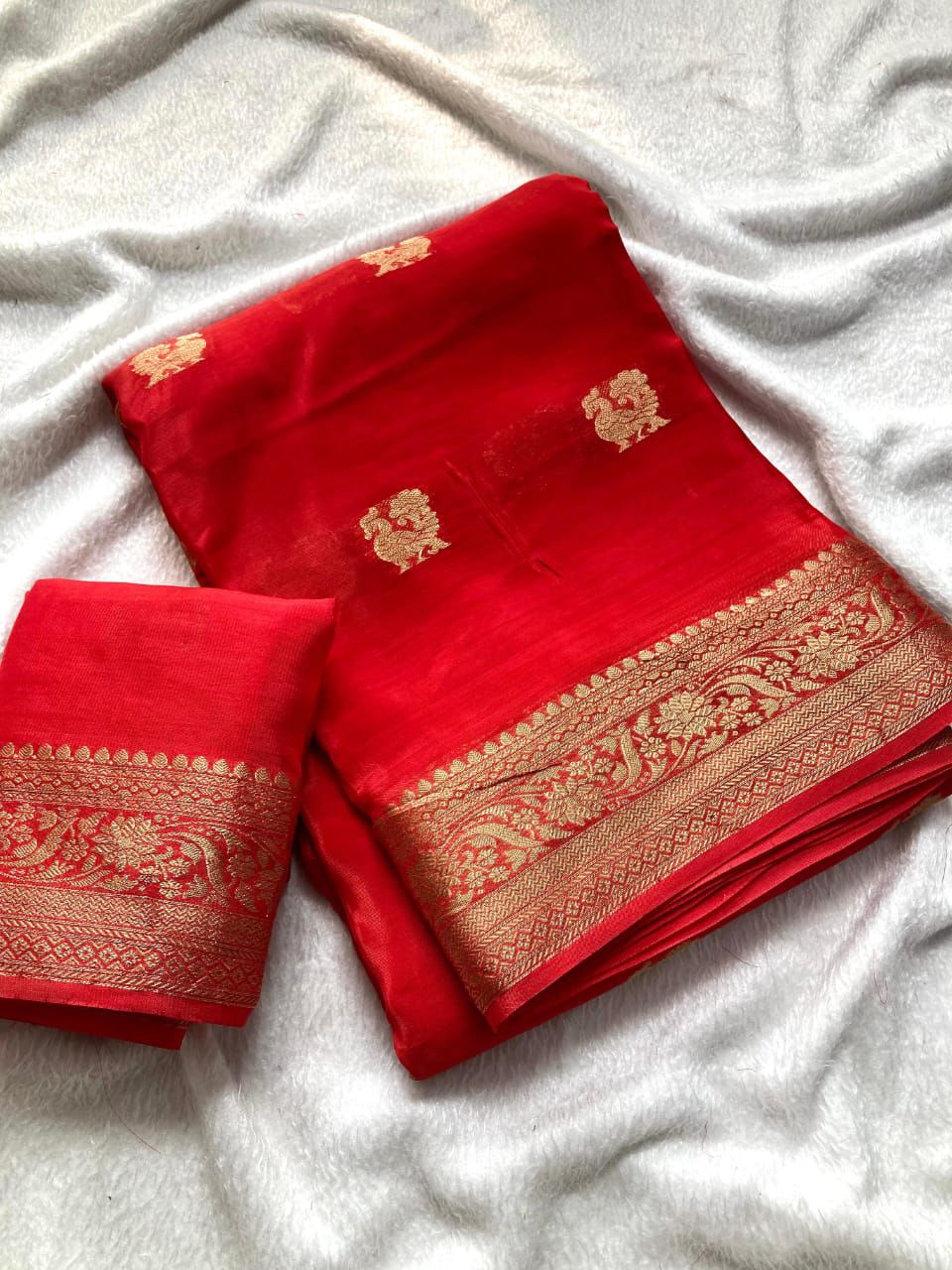 Dewkissed Desire Viscose Crepe Silk Saree