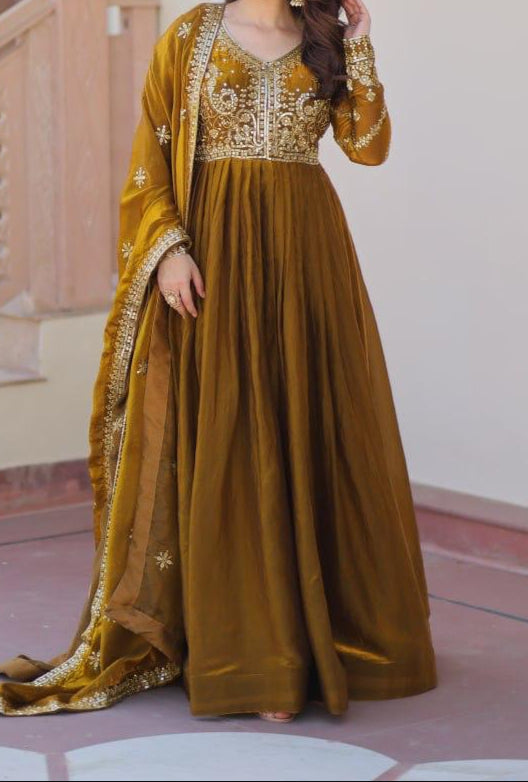 Dewdrop Bliss Fancy Silk Gown Set