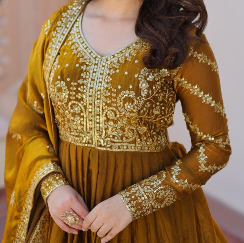 Dewdrop Bliss Fancy Silk Gown Set