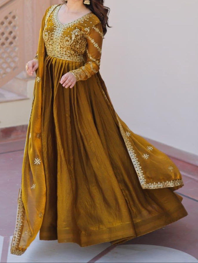 Dewdrop Bliss Fancy Silk Gown Set