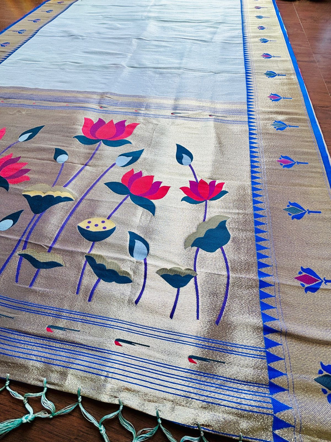 Varnika Valli - Kanjivarum Paithani Silk Saree