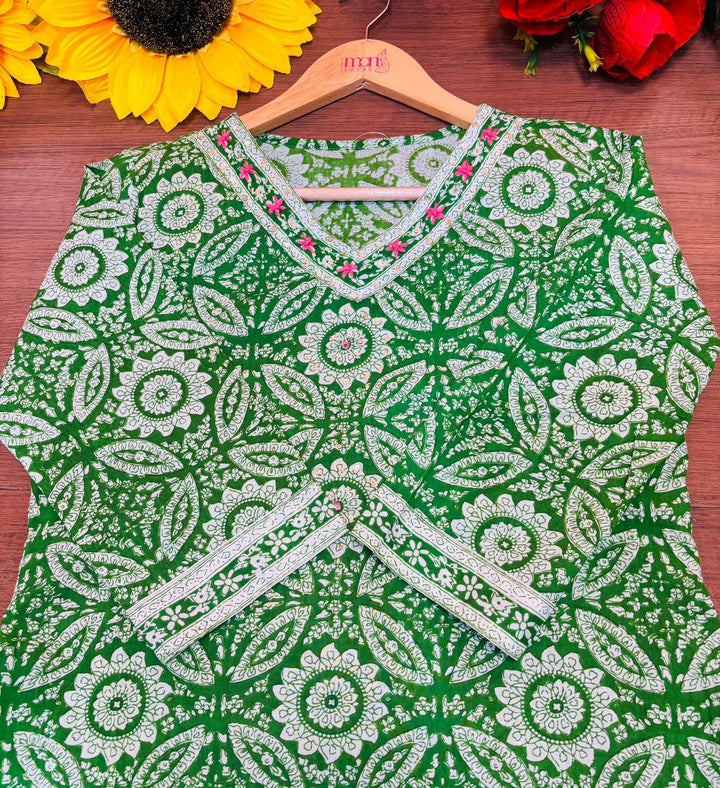 Adorable Green Cute Pockets Cotton Kurti Set