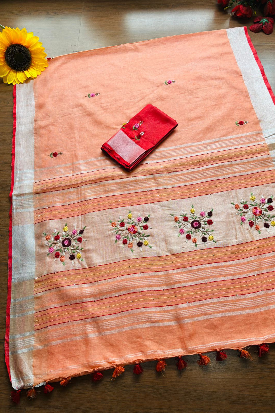 Arty-Crafty Pure Hand Embroidered Linen Saree