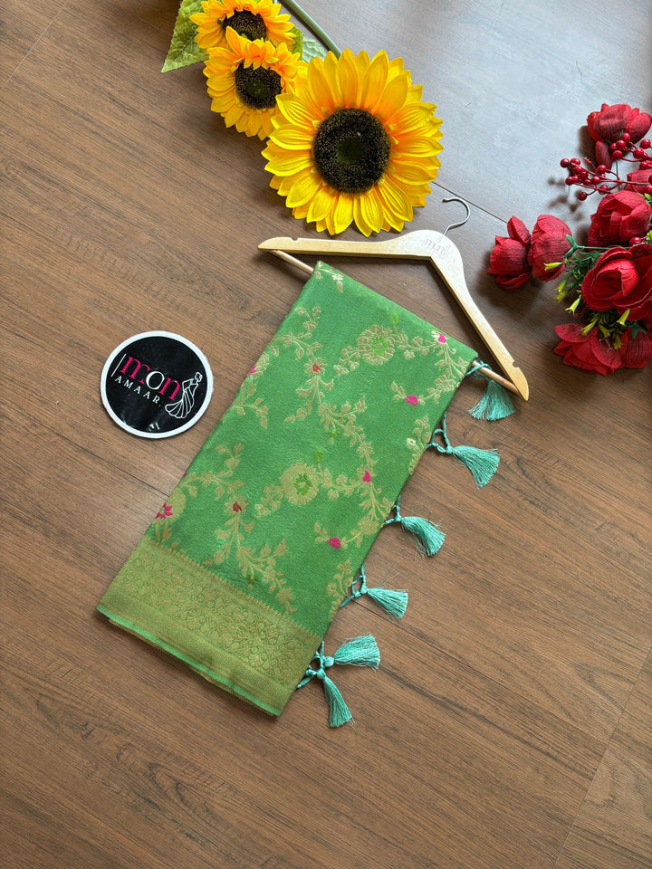 Avid Love - A Beautiful Floral Banarasi Saree