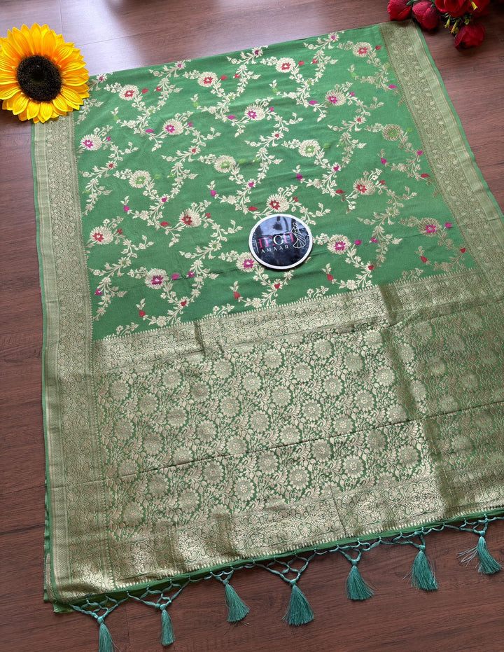 Avid Love - A Beautiful Floral Banarasi Saree