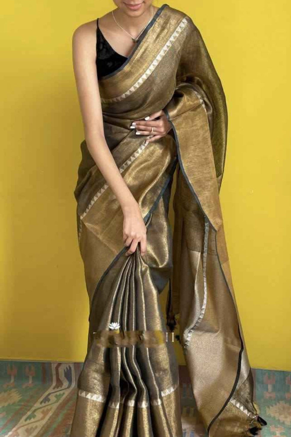 Manohari (Pure Tissue Linen Saree)