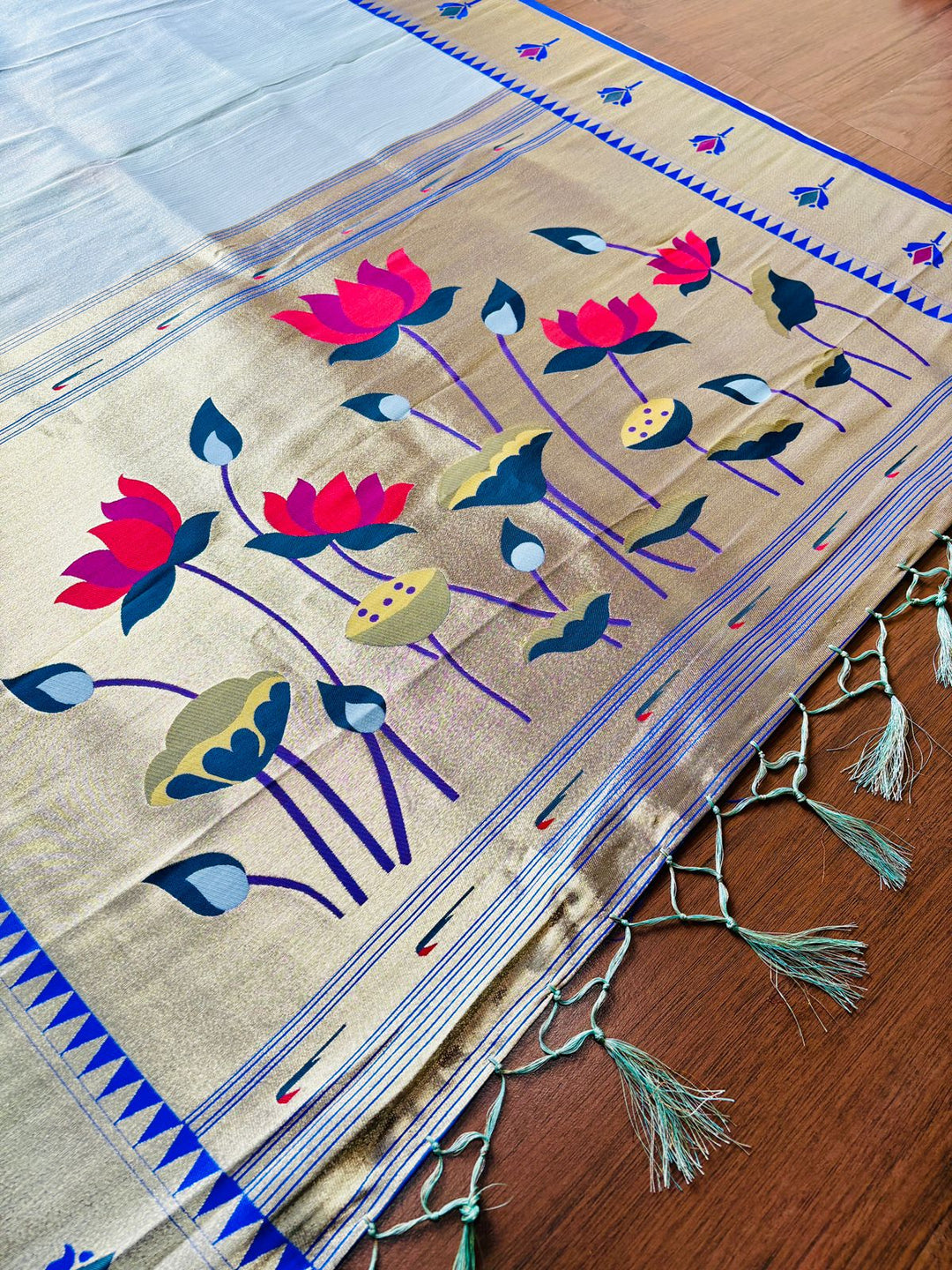 Varnika Valli - Kanjivarum Paithani Silk Saree
