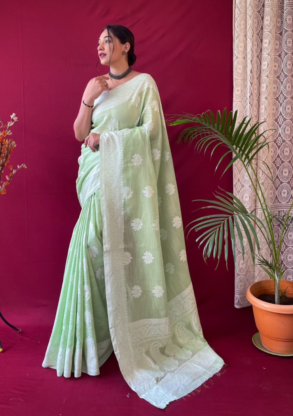 Lucknowi Chikankari Weaving Saree – Monamaar