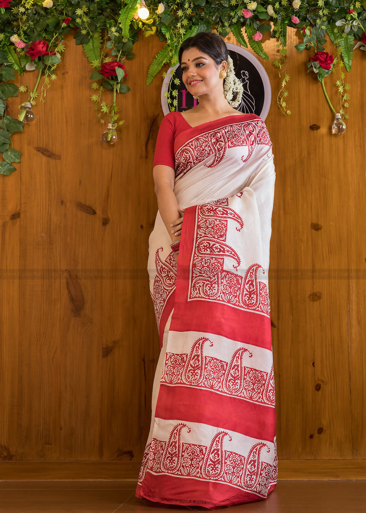 Never Ending Vogue Of Red And White Saree