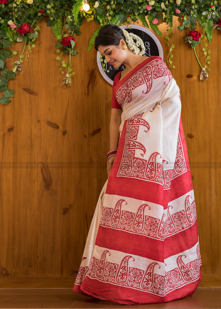 Never Ending Vogue Of Red And White Saree