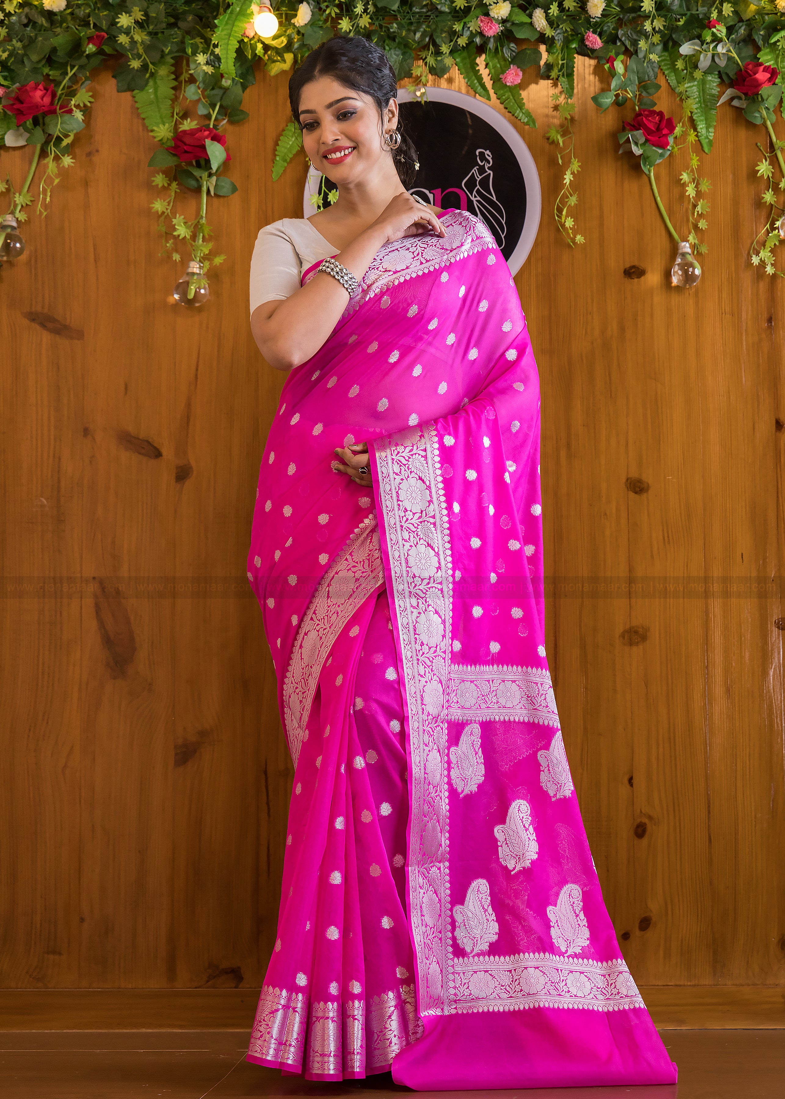 Pink & Golden Checked Embroidered Silk Blend Jashn Banarasi Saree –  Inddus.com