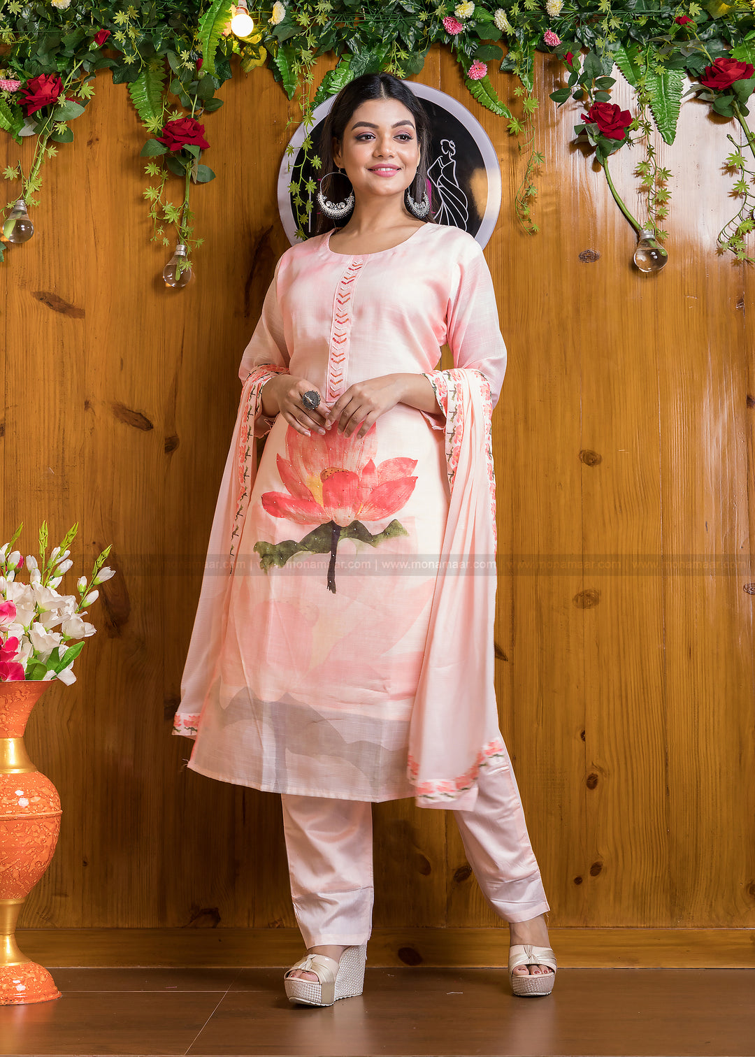 Visual Flow Of Endearing Pink Floral Kurti set