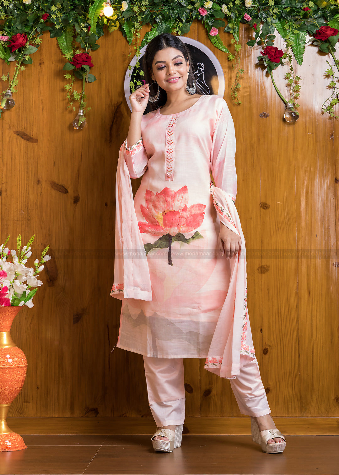 Visual Flow Of Endearing Pink Floral Kurti set