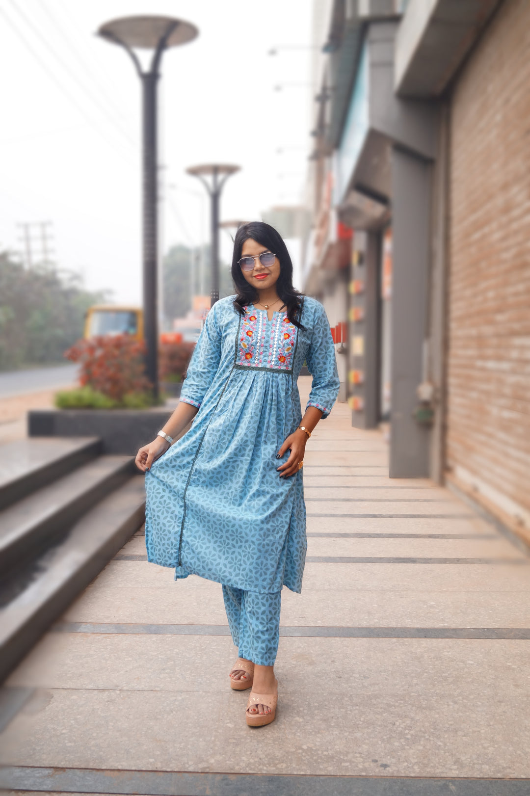 Vibrant Thread (Naira Cut Kurti Set)