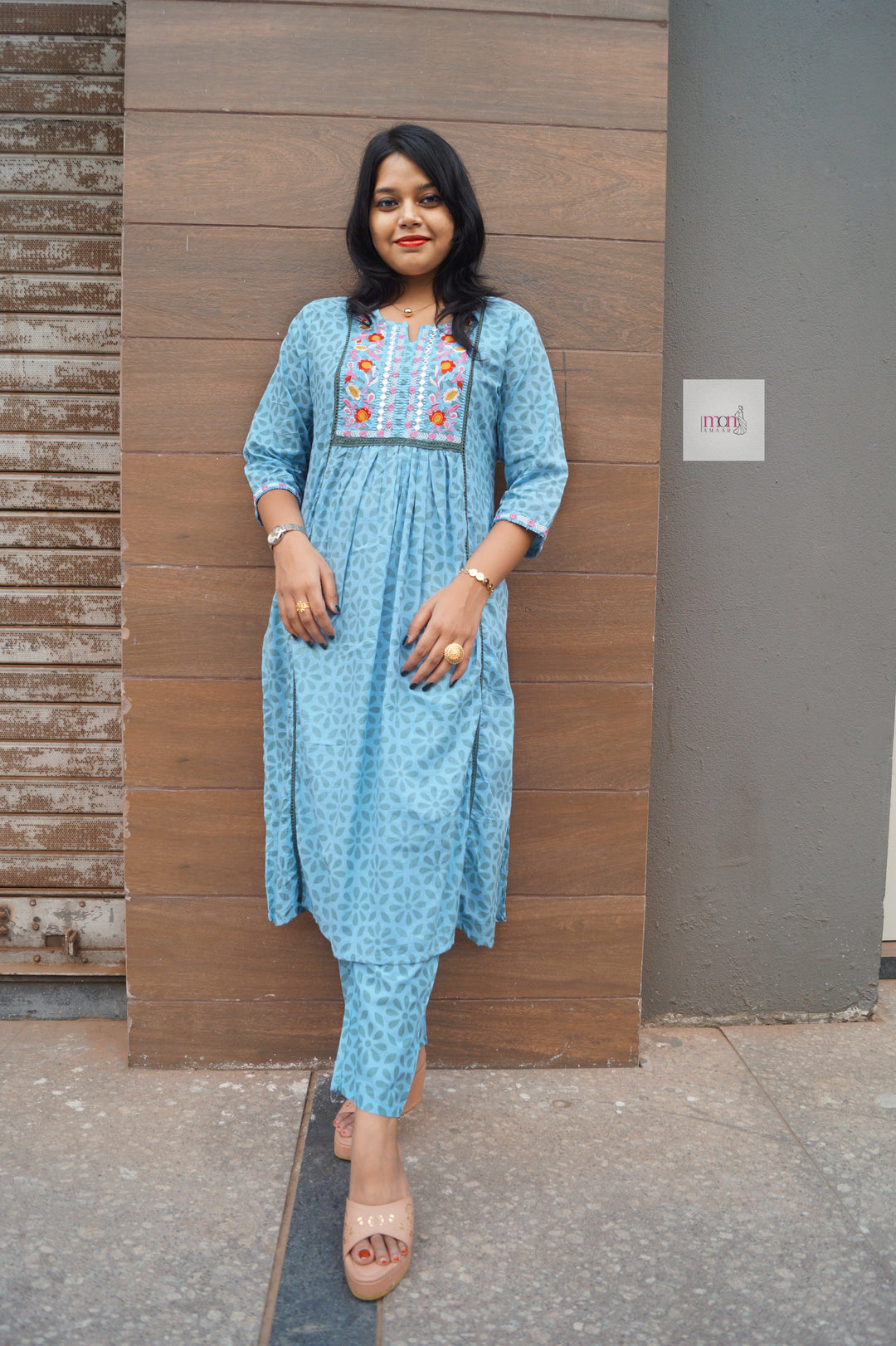 Vibrant Thread (Naira Cut Kurti Set)