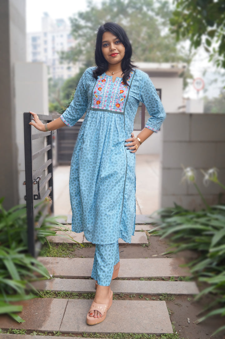 Vibrant Thread (Naira Cut Kurti Set)