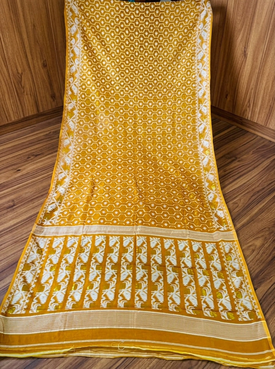 Swarnamayi Jamdani Saree