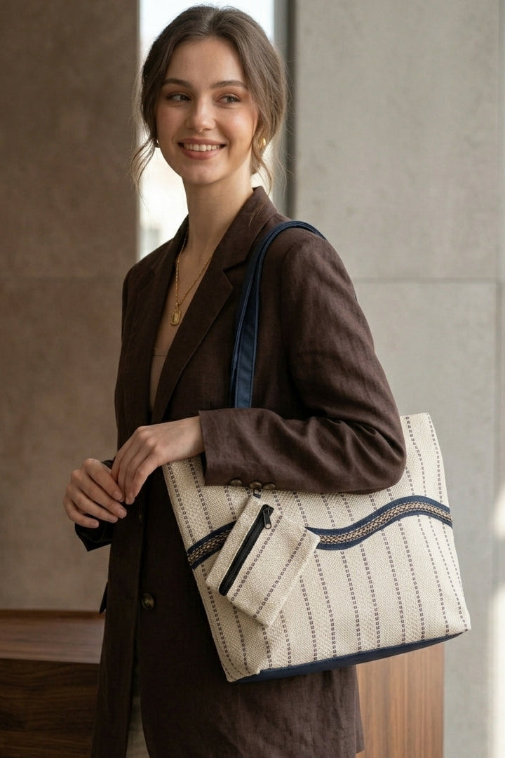 Art in Your Hands -Tote Bag