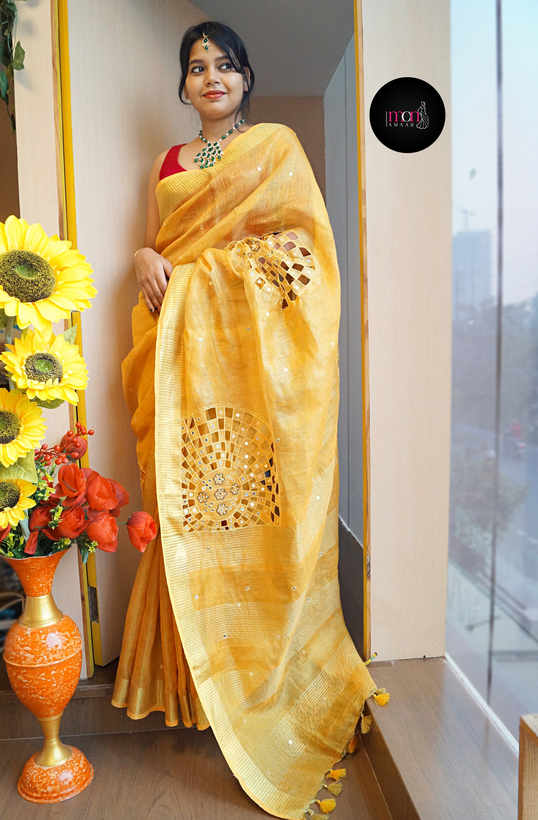 Worth Of A Queen's Crown( Pure Tissue Linen Saree)