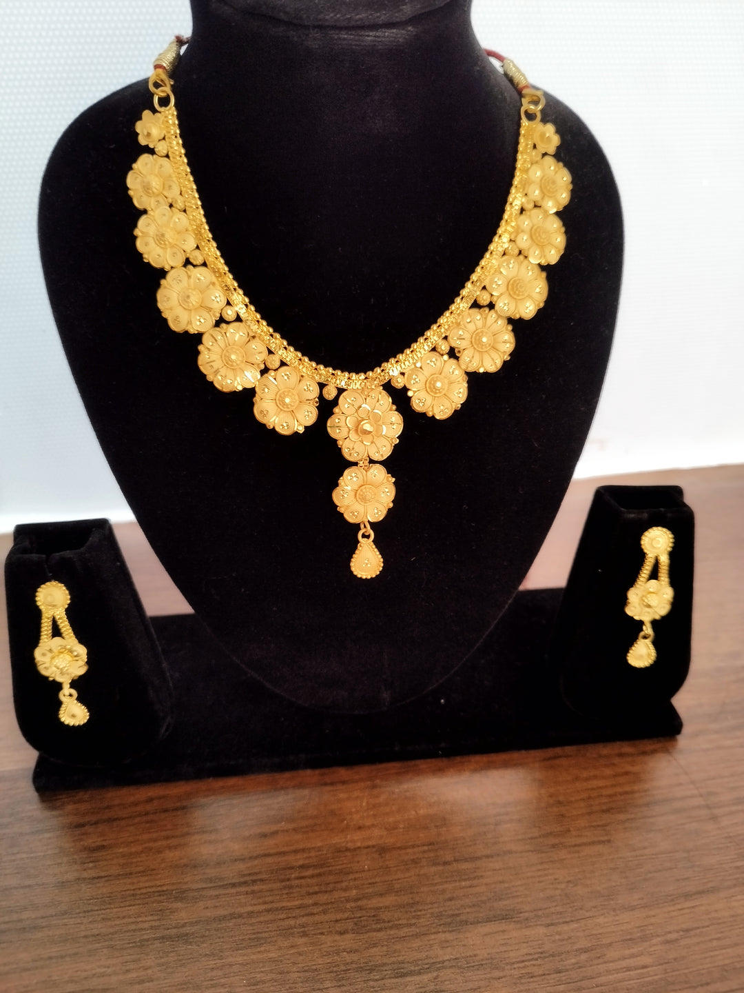 Dealing With Flowers(Gold Plated Necklace Set)