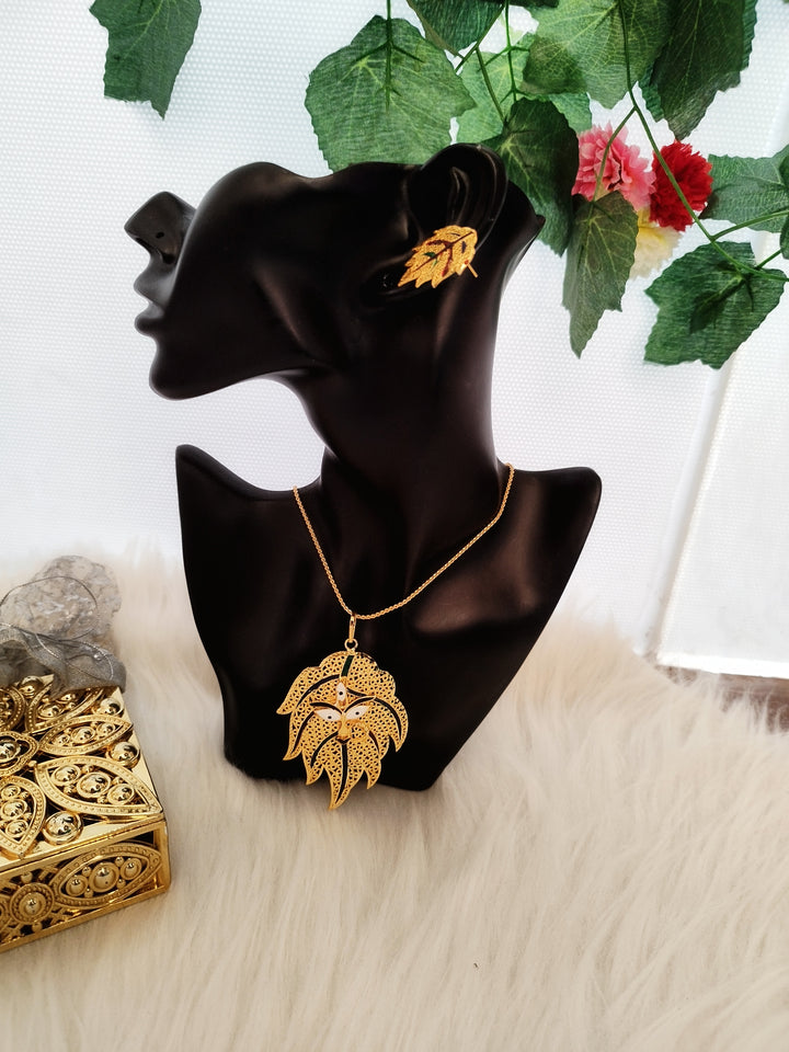 Maple Leaf Design Gold Plated Necklace Set