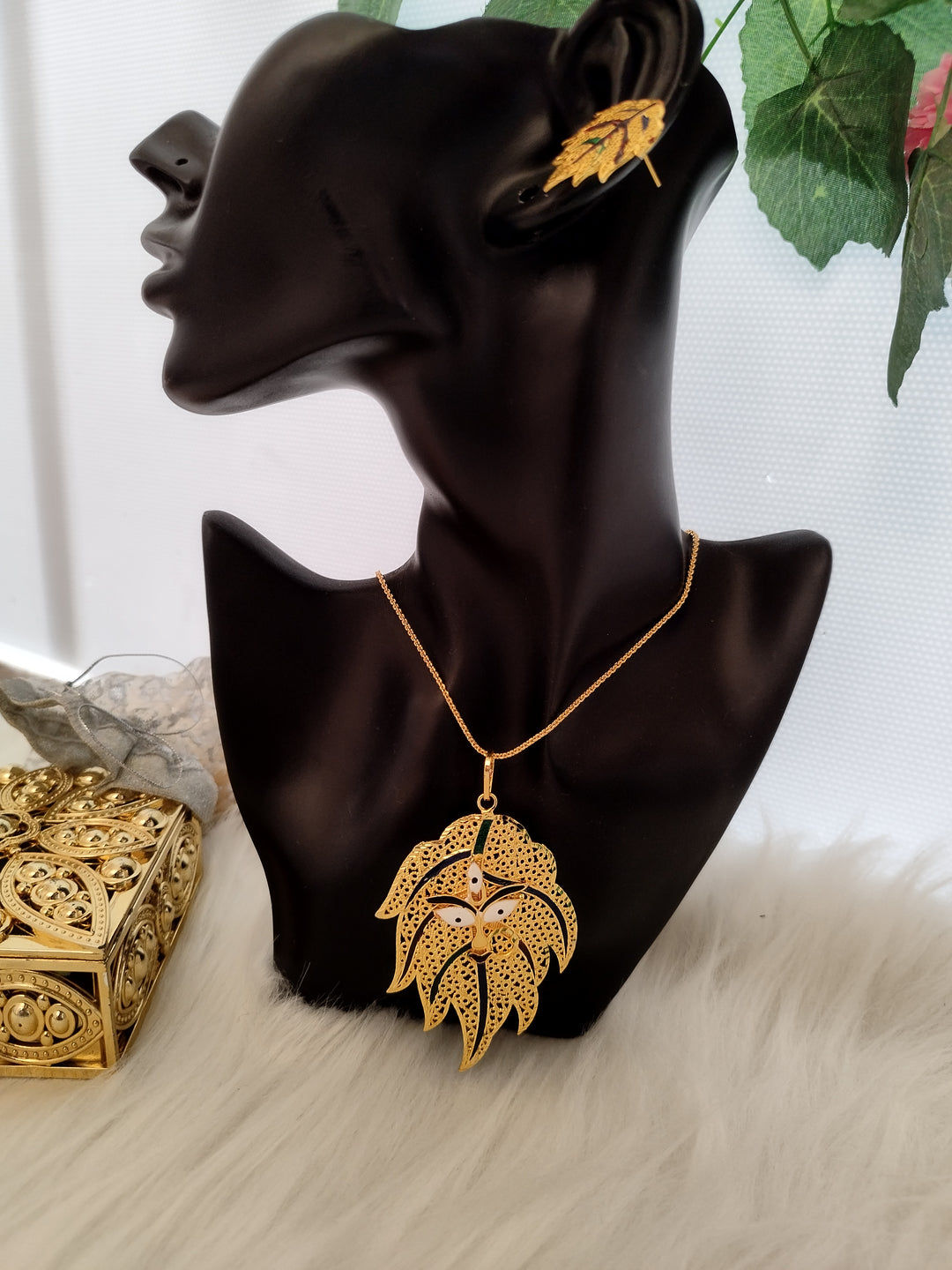 Maple Leaf Design Gold Plated Necklace Set