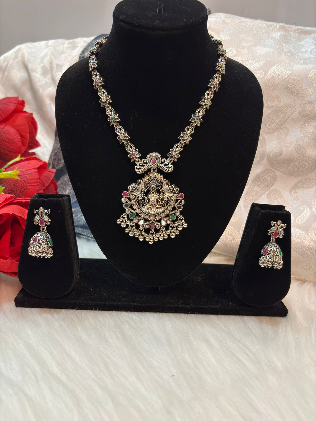 Shri (Ma Laxmi Necklace Set)