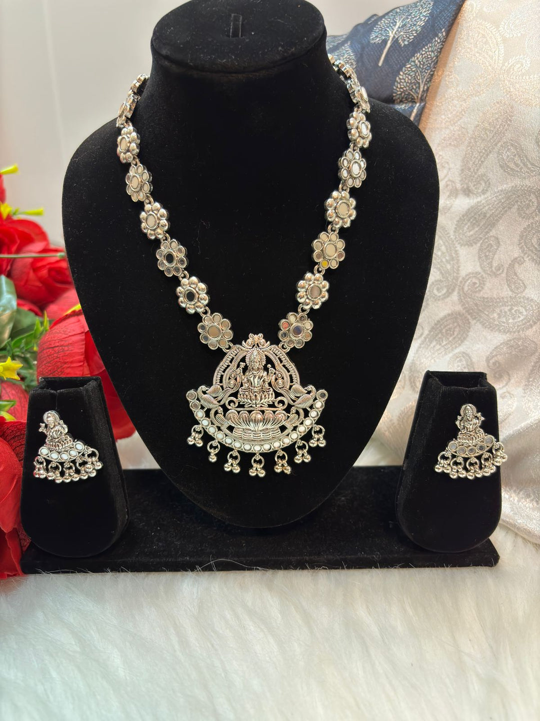 Shri (Ma Laxmi Necklace Set)