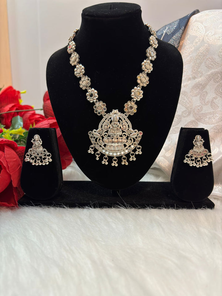 Shri (Ma Laxmi Necklace Set)