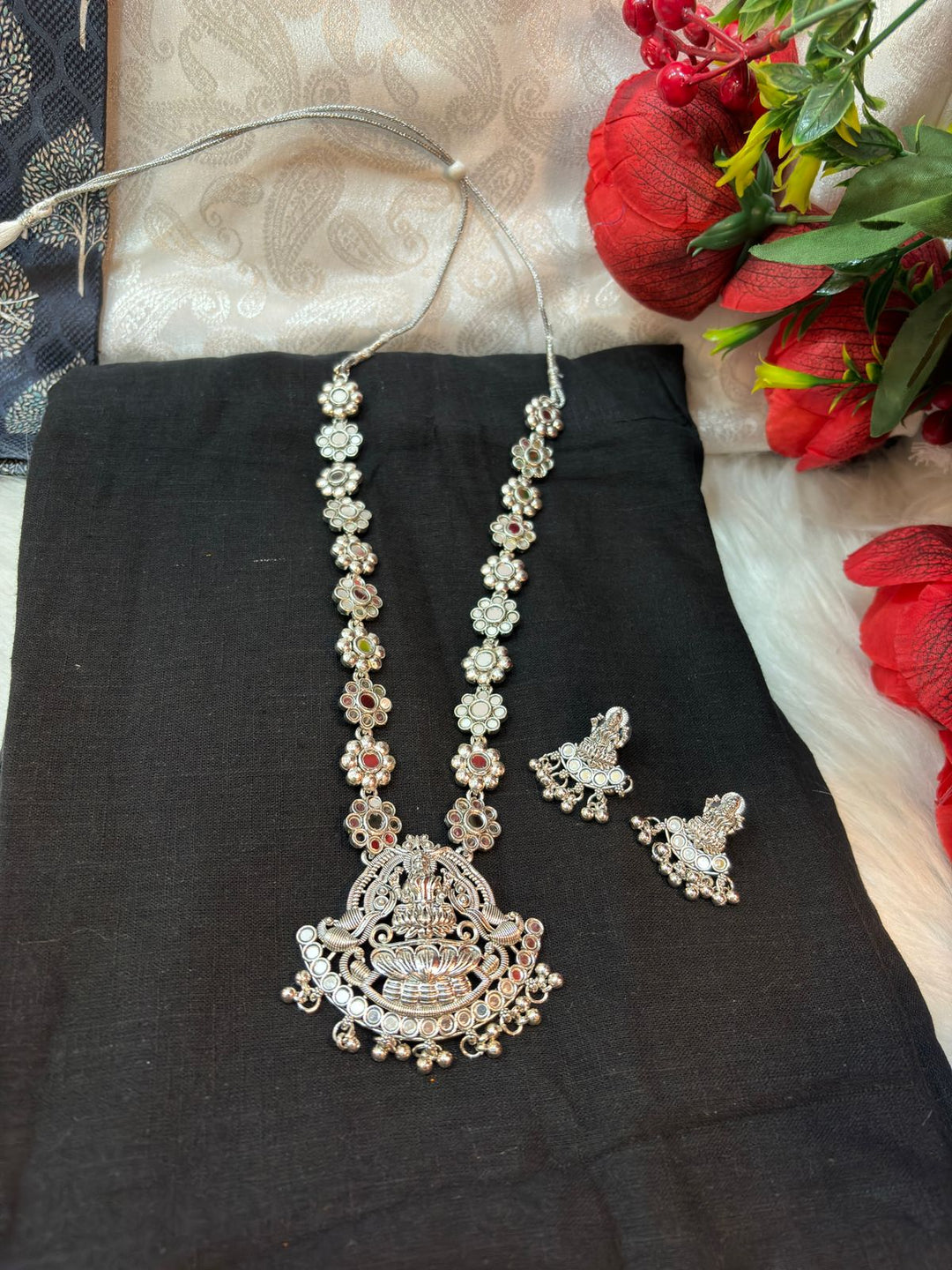 Shri (Ma Laxmi Necklace Set)