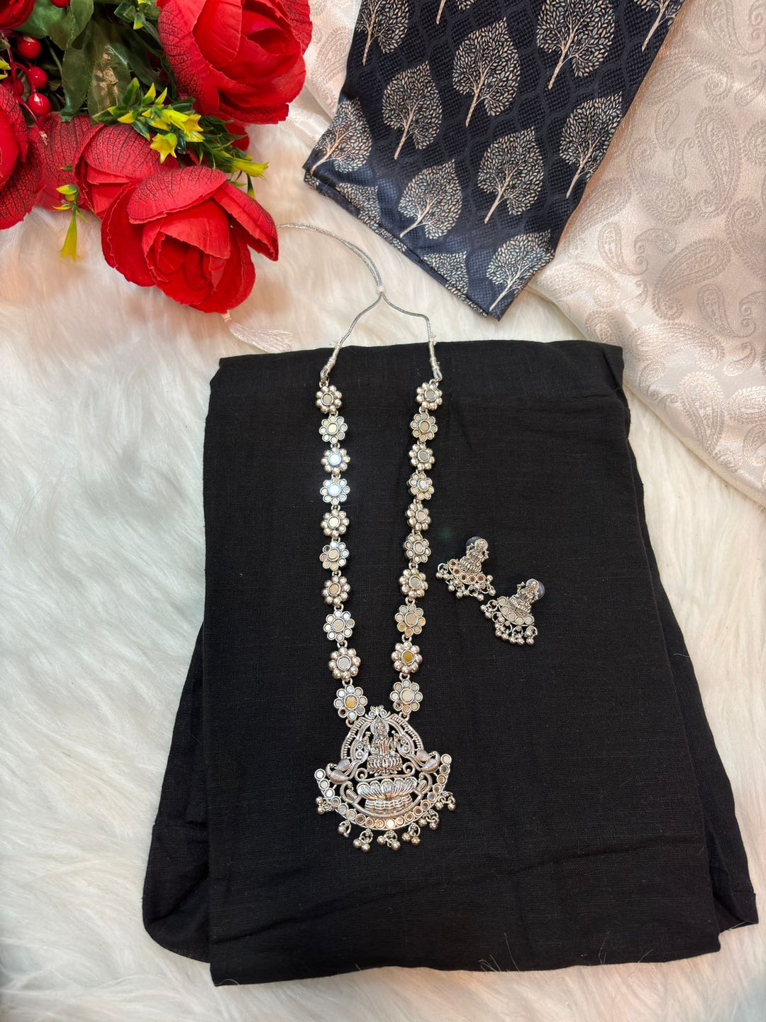 Shri (Ma Laxmi Necklace Set)