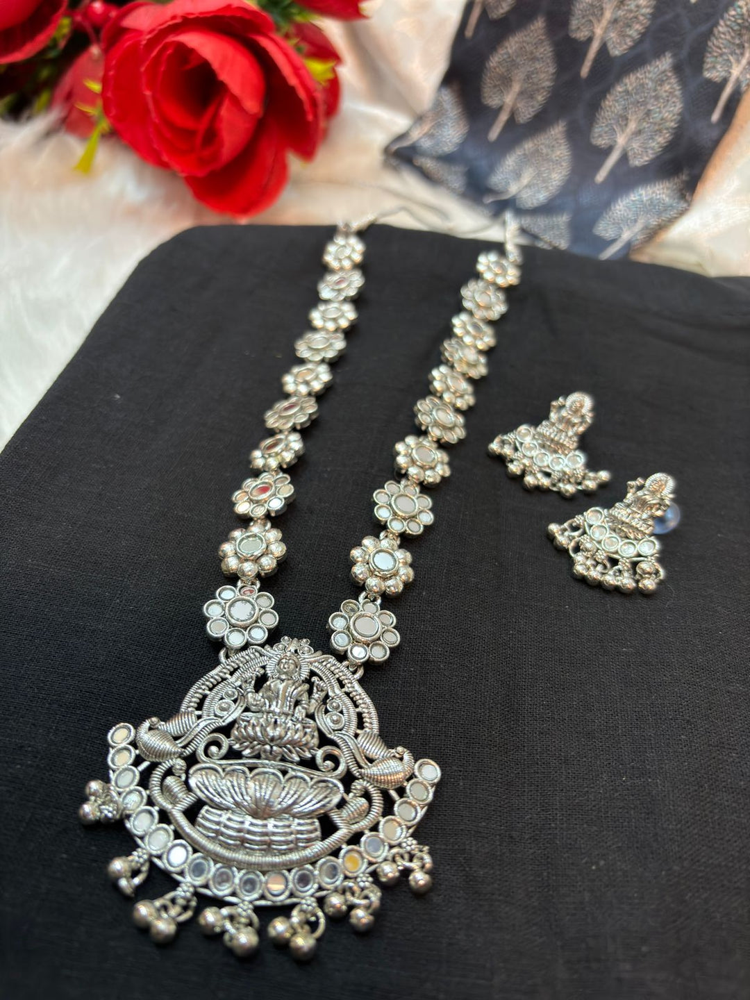 Shri (Ma Laxmi Necklace Set)